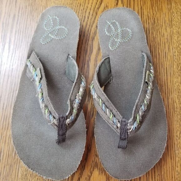 Cabians ( ? ) brown Flip Flops w/braided straps - Picture 1 of 4